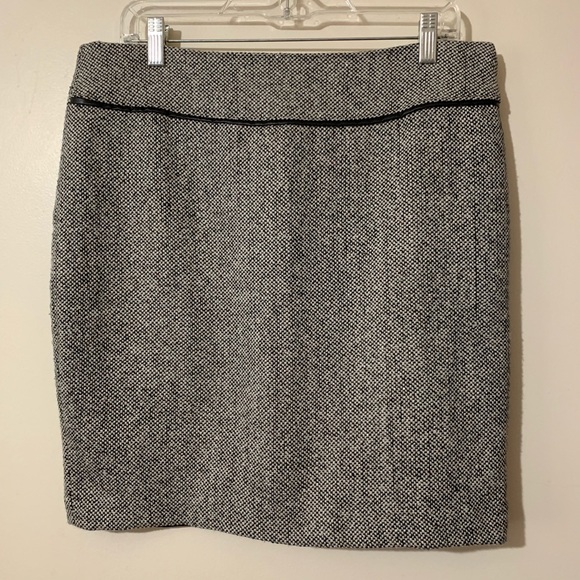 Valerie Bertinelli Dresses & Skirts - Valerie Bertinelli Black/White/Silver Skirt